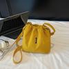 Bolsa de Lona con Cordón para Mujer Verano 2025 Nueva Moda Diseño de Nicho Bolso Cruzado Plisado Popular Estilo Coreano Bolso Cubo