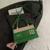 Bolso de Mano Cuadrado Pequeño Texturizado Transfronterizo Otoño 2025 Bolso de Hombro de Lujo Ligero de Alta Gama Bolso Cruzado Versátil de Nicho para Viajes y Uso Diario
