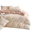 Juego de ropa de cama de cuatro piezas de franela cálida Clase A para otoño e invierno, franela de coral engrosada, funda de edredón con hermoso bordado y juego de tres piezas de sábana