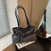 Bolso de lunares para mujer, nuevo y moderno bolso tote de moda casual de otoño 2026 para la escuela y el trabajo, bolso de hombro de gran capacidad