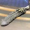 Collar con colgante de pluma de hoja de arce serie Pluma Takahashi al por mayor plata de ley 925 para hombre y mujer joyería de nicho de lujo ligero