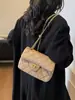 Bolsa acolchoada com corrente estilo retrô transfronteiriça, bolsa de ombro moderna e minimalista, bolsa de mão de design de nicho estilo coreano para mulheres