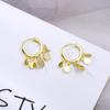 Cao Shi Estilo Fresco Pequeño Japonés y Coreano Moda Forma Linda Cobre Brillante Pendientes para Mujer Joyería de Oreja Simple Venta al por Mayor