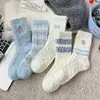 Calcetines de felpa de invierno para mujer, engrosados y cálidos, diseño de oso de dibujos animados azul, para uso en casa, calcetines de media pantorrilla forrados de forro polar, calcetines largos para dormir