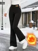 Pantalones acampanados con forro polar y parche de cuero estilo transfronterizo para mujer, nuevos para otoño e invierno, de cintura alta, adelgazantes, microacampanados, jeans, venta al por mayor directa de fábrica, ropa para mujer
