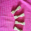 Adornos de madera personalizados hechos en fábrica pueden ser establecidos al por mayor y al por menor, suministros para manualidades de boutique, accesorios de madera