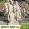 Mármol Blanco Estilo Europeo Figura de Familia de Tres Personas Sosteniendo un Niño Escultura de Piedra Túnica Clásica Occidental Figuras Familiares Escultura de Patio