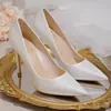 Almofada Branca Garça RV Sapatos de Casamento de Cetim Sapatos de Noiva Daminha Novo Estilo Toque de Luxo Vestido de Casamento Principal Sapatos de Salto Alto Brancos Feminino Desfile Francês