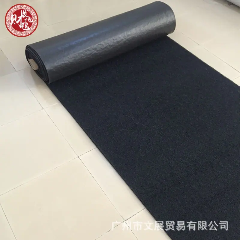 黑色