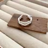 Anillo de onda de doble capa dulce y fresco para mujer, diseño geométrico hueco simple, anillo abierto versátil, anillo para dedo índice estilo Ins, moderno