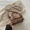 Bolsa feminina com estampa de leopardo, bolsa vintage com textura da moda, bolsa quadrada pequena de axila 2024, novo estilo de bolsa de ombro feminina