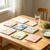 Servilletas de papel florales de primavera con flores, fresas y mariposas, servilletas desechables para salidas de primavera, picnics, fiestas y decoraciones de cumpleaños