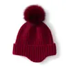 Chapéu infantil unissex de cashmere, gorro de tricô versátil que cobre as orelhas, chapéu quente e resistente ao frio com pompom, chapéu para clima frio ao ar livre
