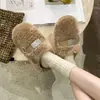 2026 Novas Pantufas de Pelo Femininas Inverno Plus Veludo Quente Interno Casa Antiderrapante Solado Macio Pantufas de Lã de Cordeiro Algodão