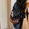 Bolso Croissant Tachonado de Lujo Ligero para Mujer, Nuevo Modelo 2026 Versátil Bolso de Hombro Cruzado, Bolso de Mano para Viajar, Bolso Canasta Tote