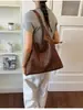 Bolsa de axila de alta qualidade em estilo coreano, com trama oca, para mulheres, fresca e estilosa, adequada para o dia a dia, bolsa de ombro versátil
