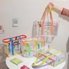 Bolso de Mano Transparente de PVC para Verano Caricatura Gran Capacidad Impermeable Bolso de Playa Estudiante Almacenamiento de Artículos de Tocador Bolso de Hombro