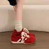 Tênis infantil vermelho estilo retrô, confortável e respirável com sola macia, versátil e antiderrapante, novo design moderno 2026