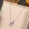 Novo Colar de Trevo de Quatro Folhas Estilo Coreano com Zircônia Microincrustada em Aço Titânio para Mulheres, Banhado a Cobre com Ouro Real, Corrente de Clavícula Tendência
