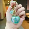 Las cosas buenas suceden cuando tienes buena suerte: Lindo y Realista Llavero de Caqui, Divertido Accesorio para Bolsa, Regalo para Mejor Amigo, Regalo de Gama Alta