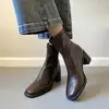 Botas de Cano Curto com Salto Alto e Zíper nas Costas Femininas 2026 Outono/Inverno Novas Botas Estilo Martinas com Bico Quadrado Estilo Coreano Petite Salto Grosso Botas Emagrecedoras