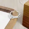 [Sombra de Mariposa de Cristal de Hielo] Zircón Azul Marino Exquisito Anillo Abierto de Mariposa Lujo Ligero Nicho Súper Hada Anillo Apilable para Mujeres
