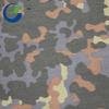 Tecido de vestuário estampado camuflado com padrão xadrez de poliéster-algodão 24STC, resistente ao desgaste, absorvente de suor, boa sensação, vendas diretas pelo trabalho