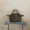 Bolso blanco de estilo minimalista para mujer, bolso de hombro de alta gama para el trabajo, bolso cruzado, bolso tipo dumpling, bolso tote pequeño para el trabajo y artículos varios