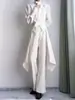 Traje de uniforme de otoño blanco con solapa de pico, frac, cola larga, corte entallado, ceñido a la cintura, chaqueta chaleco larga, moderno
