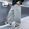 Calça de Fleece Larga com Desenhos para Meninos Outono e Inverno 2025 Novo Estilo Roupas de Inverno para Crianças Grandes Calças Retas com Fleece Integrado Atacado Tendência