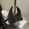 O popular saco pequeno super quente feminino 2024 nova borboleta decorativa mensageiro bolsa ombro axila portátil bolinho de massa bolsa
