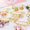 Broche de Dibujos Animados Lindo Creativo Winnie the Pooh Kurome Pin Hellokitty Exquisito Nicho Metal Goteo de Aceite