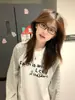 Camiseta de Manga Larga para Mujer con Estampado de Letras tipo Graffiti Japonés, Bloques de Color y Rayas, Nueva Holgada Casual de Cuello Redondo para Primavera y Otoño