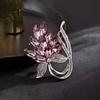 Broche de orquídea elegante europeu e americano feminino High-end Requintado Corpete Design de nicho Sense Pin Light Acessórios de terno elegante de luxo