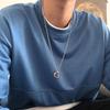 Collar de Acero de Titanio con Colgante de Doble Anillo Azul de Lujo Ligero Europeo y Americano para Hombre y Mujer, Diseño Nicho Unisex, Accesorios para Pareja de Alta Calle
