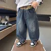Calça Masculina Primavera e Outono 2026 Nova Moda Estilo Coreano Calça Camuflada Solta para Crianças Pequenas e Jeans Infantis