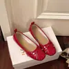 Zapatos de abuela elegantes de estilo francés cómodos de punta fina 2026, zapatos planos chic para mujer de punta cuadrada de charol piel suave nueva con lazo