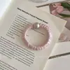 Novo Scrunchie Rosa de Cetim Estilo Coreano para Mulheres, Elástico de Cabelo Versátil de Alta Qualidade com Alta Elasticidade Que Não Danifica o Cabelo, Tiara de Pérolas