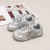 Zapatos Deportivos Casuales con Pedrería para Niños 2026 Otoño Nuevo Estilo Coreano Moda Versátil Niñas Cómodos Tela de Malla Zapatos Forrest Gump