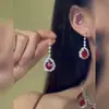 Estilo Europeo y Americano Collar de Lágrima Rojo Sangre de Paloma Full Diamond Aretes Cortos Drama Vestido de Noche Lujo Ligero Accesorio Elegante