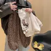 Lindo conjunto de sudadera con forro polar para bebés niñas, primavera, otoño e invierno, nuevo estilo 2025, conjunto de dos piezas de dibujos animados de gato KT de moda