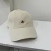 Gorra de Béisbol Suave con Bordado de Letras Sencillo Estilo Coreano para Mujer, Gorra de Sol de Ala Ancha para Exteriores que Hace que la Cara Parezca Más Pequeña, Gorra Versátil de Pico de Pato