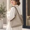 Coleção nova de 2026: Bolsa tote de couro bovino de primeira camada, bolsa de ombro casual em couro macio, simples e versátil, bolsa de mão feminina em couro genuíno
