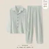 Pijama de otoño e invierno para hombre, hecho con felpa cepillada para mayor calidez y una sensación lujosa, un conjunto cómodo y elegante para estar en casa para hombres, adecuado para primavera y otoño