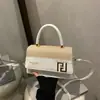 Bolso de Mano Cuadrado Pequeño Texturizado Transfronterizo Otoño 2025 Bolso de Hombro de Lujo Ligero de Alta Gama Bolso Cruzado Versátil de Nicho para Viajes y Uso Diario