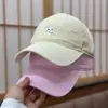 Gorra de Béisbol Ins Linda Bordada de Perro Estilo Japonés para Mujer con Visera Ancha, Hace que la Cara Parezca Más Pequeña, Gorra Protectora Solar de Primavera y Verano, Moderna