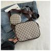 Bolsa Simples Texturizada Feminina 2024 Nova Moda Simples Casual Bolsa de Ombro Estilo Ocidental Pequena Bolsa Pendurada Pequena Bolsa Quadrada Transversal