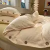 Conjunto de cuatro piezas de jacquard lavado estilo minimalista con botones, sábana bajera y funda nórdica de algodón lavado, juego de tres piezas de sábana bajera ajustada para dormitorio de estudiante 4