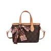 2026 Bolso de Hombro Nuevo Versátil Bolso Cubo Cruzado Monograma Bolso de Mujer de Alto Valor Estampado Elegante Bolso de Mano Versátil