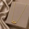 Colar com pingente de nó de design nicho de luxo leve para mulheres, aço titânio, não desbota, corrente para clavícula, colar curto, joias